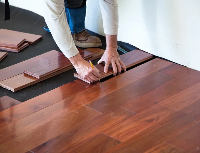 installing luxury vinyl flooring in UAE