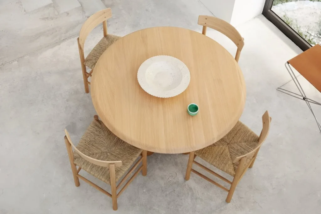 Contemporary dining room design elegant Dubai